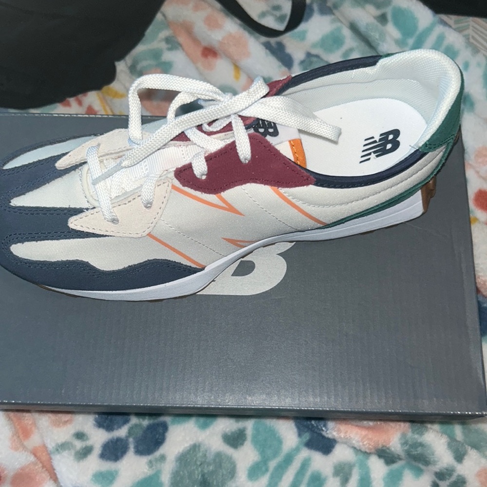 Brand new never worn kids size 6 new balance 327